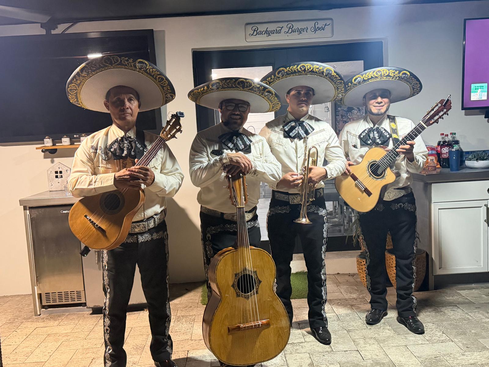 Mariachi Serenova