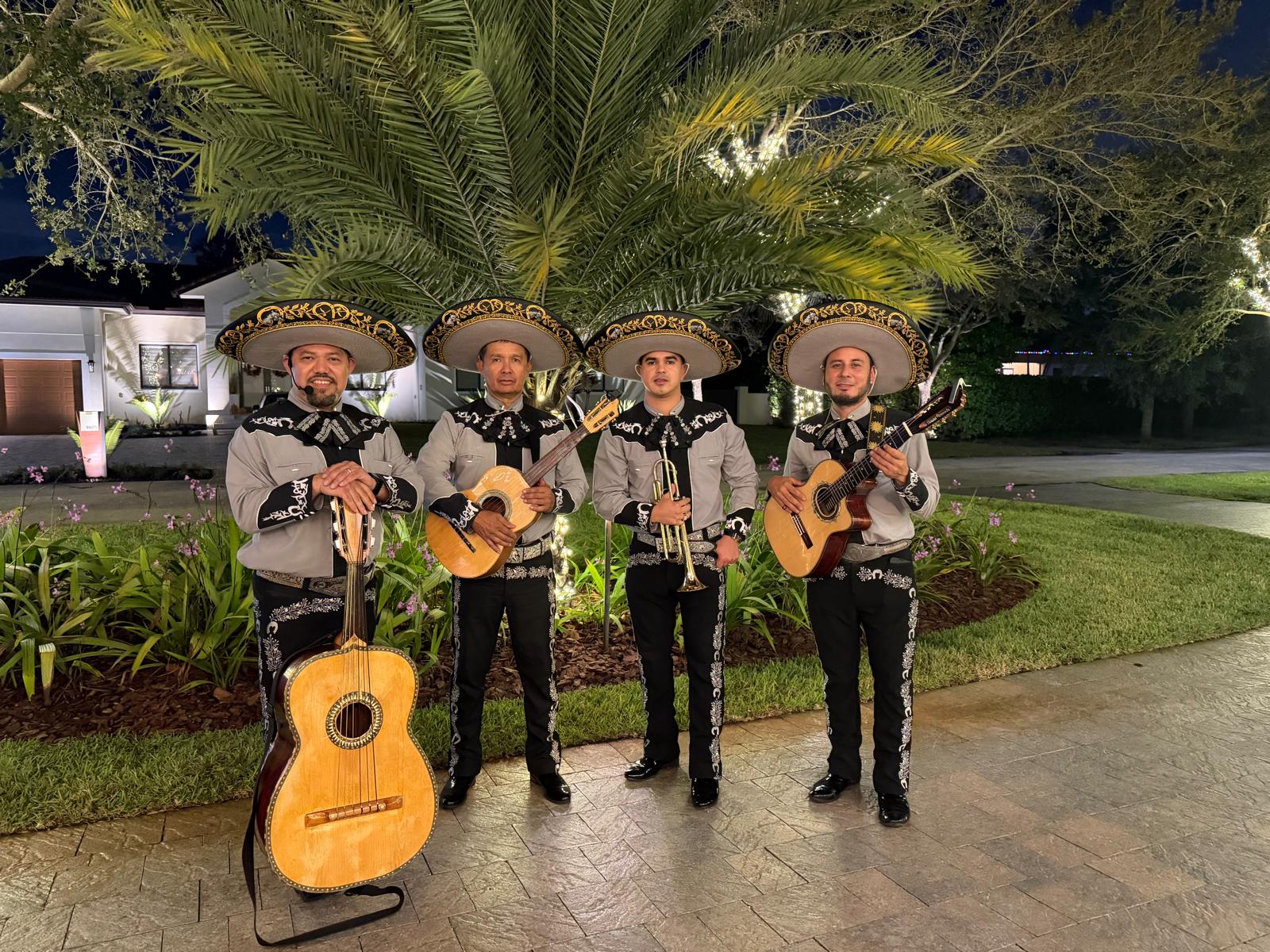 Mariachi Serenova